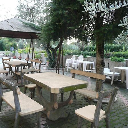 Hotel Darsena Пассиньяно-суль-Тразимено Экстерьер фото