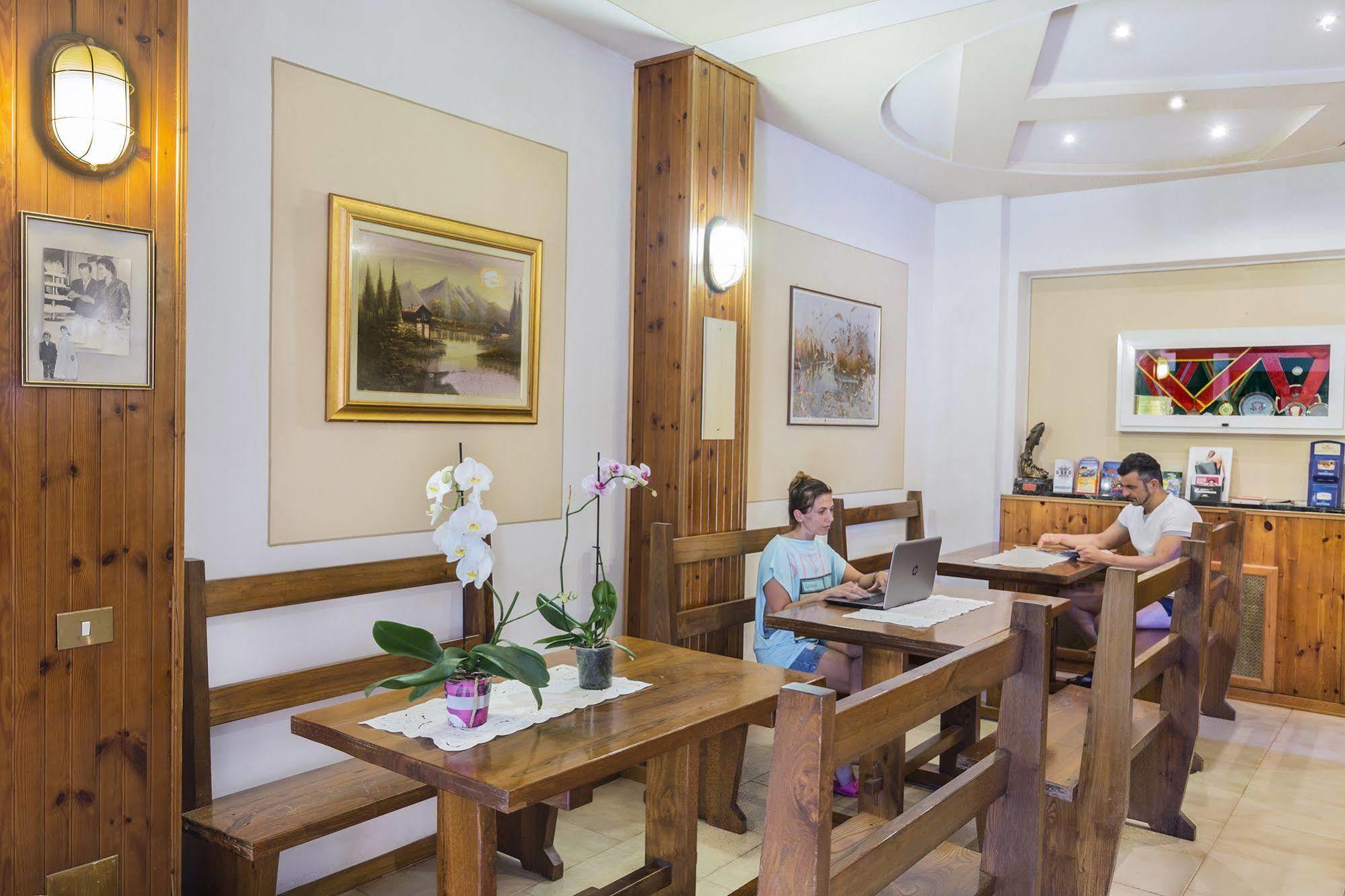 Hotel Darsena Пассиньяно-суль-Тразимено Экстерьер фото