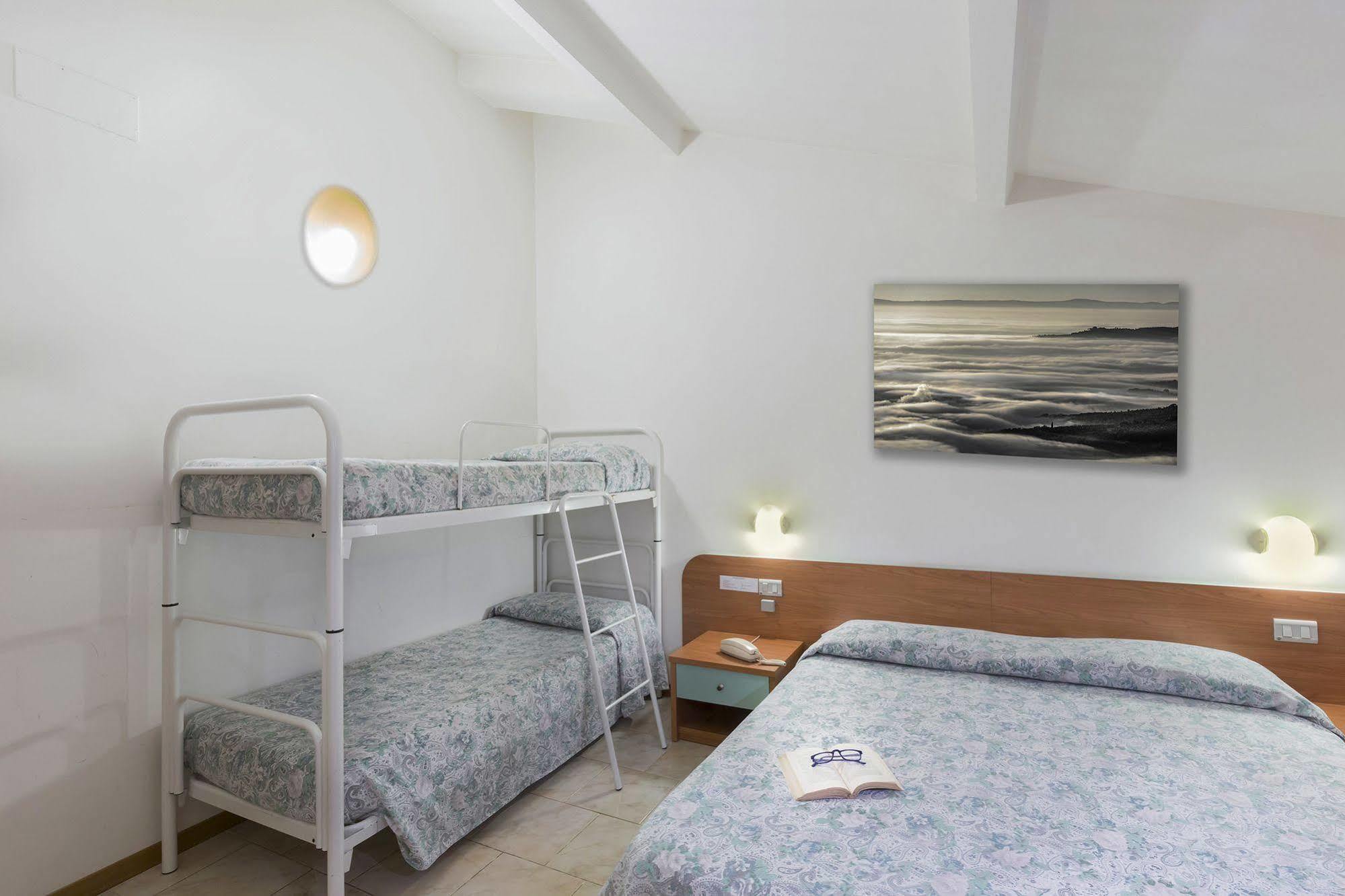 Hotel Darsena Пассиньяно-суль-Тразимено Экстерьер фото