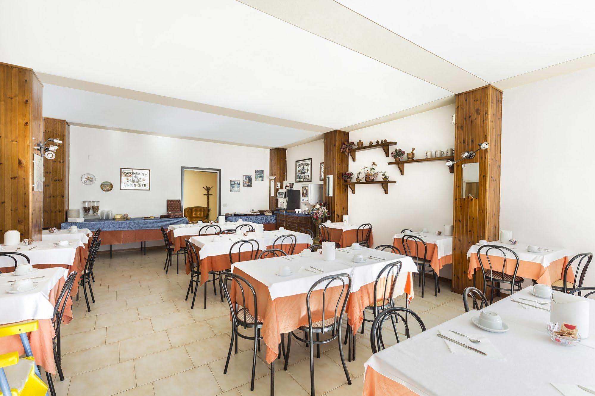 Hotel Darsena Пассиньяно-суль-Тразимено Экстерьер фото