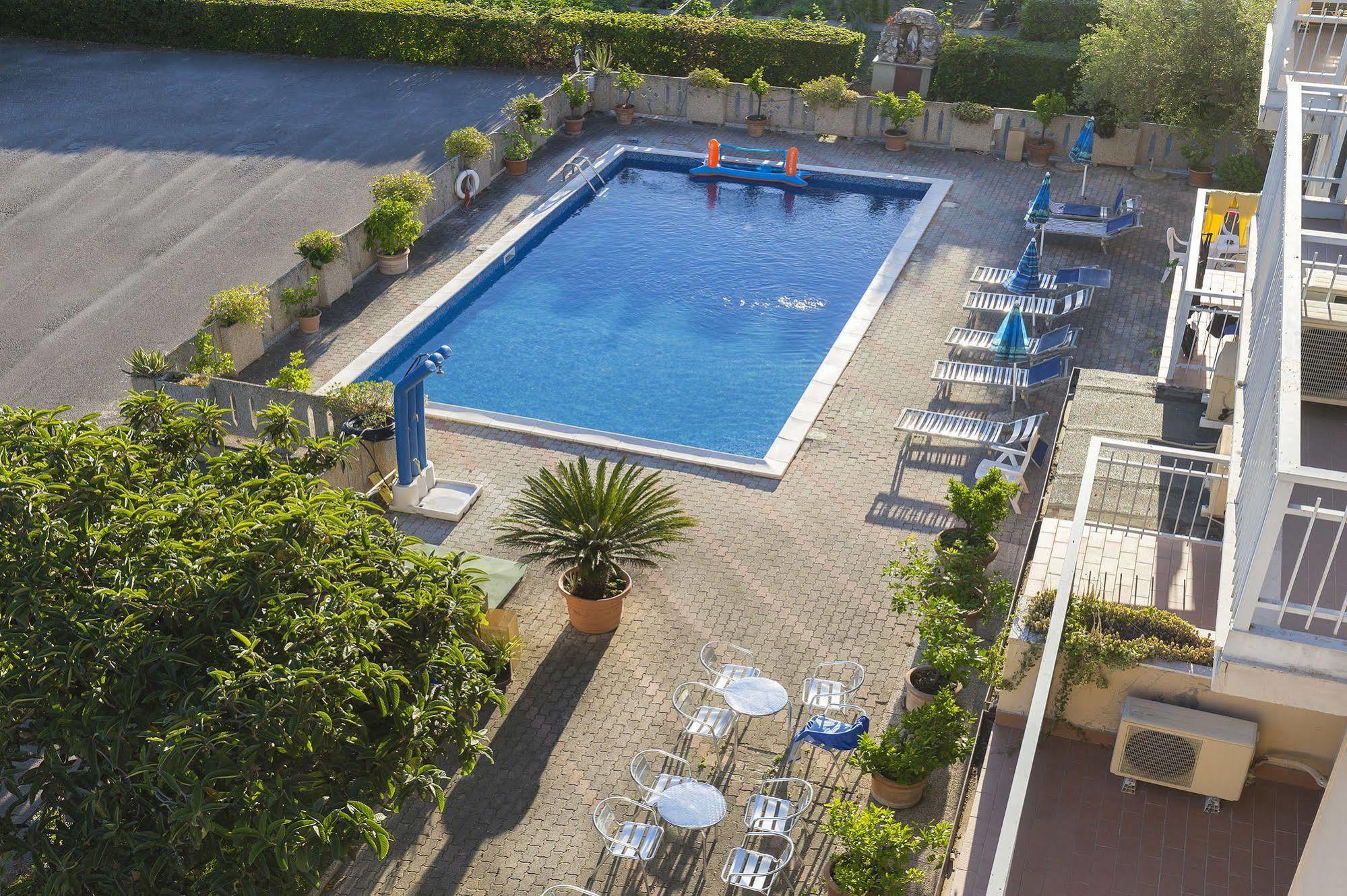 Hotel Darsena Пассиньяно-суль-Тразимено Экстерьер фото