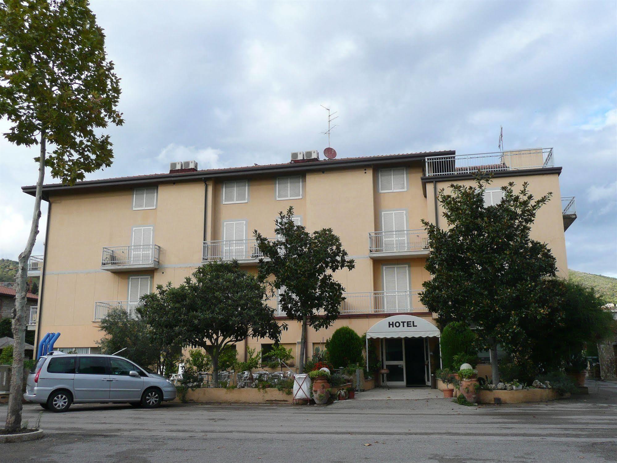 Hotel Darsena Пассиньяно-суль-Тразимено Экстерьер фото